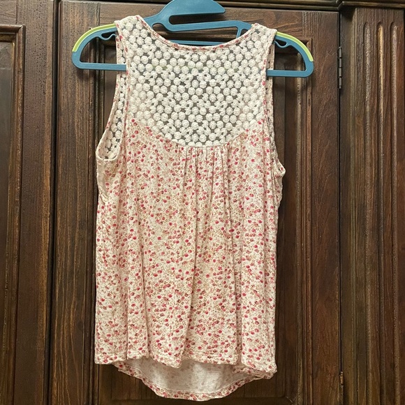 Robins Nest Maternity Size L Floral Sleeveless Top with Crochet Detail - Picture 5 of 5